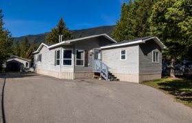 387 Red Cedar Crescent, Sparwood, BC V0B 2G0